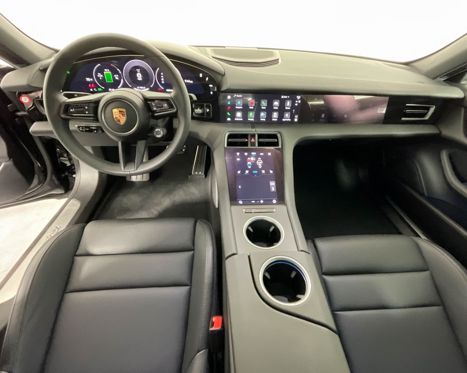 2025 Porsche Taycan photo 12