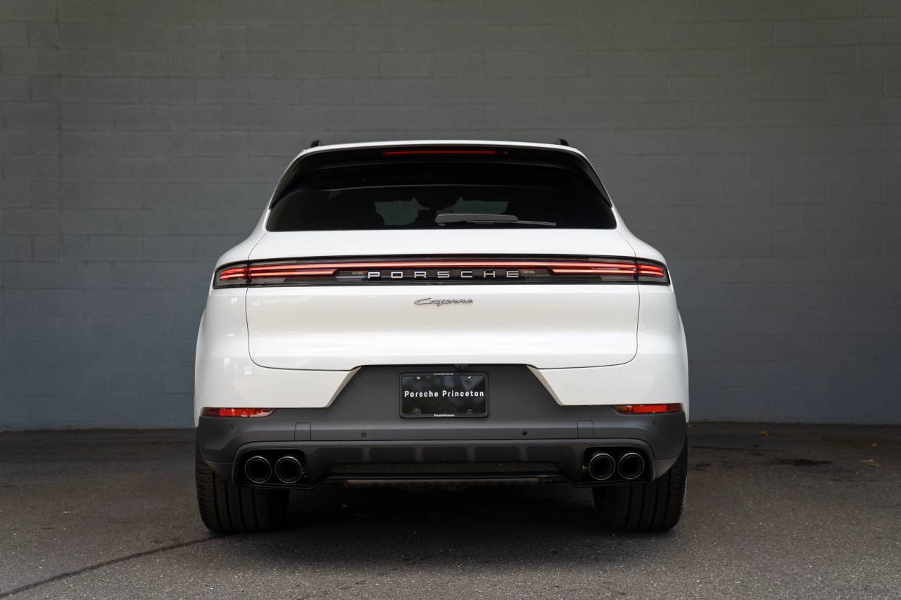 2025 Porsche Cayenne E-Hybrid photo 13