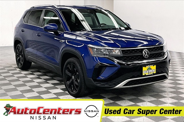 2023 Volkswagen Taos SE's photo