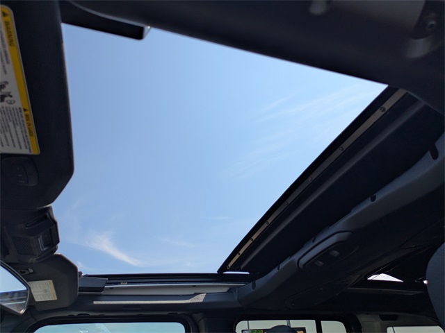 2025 Jeep Wrangler Sport S photo 19