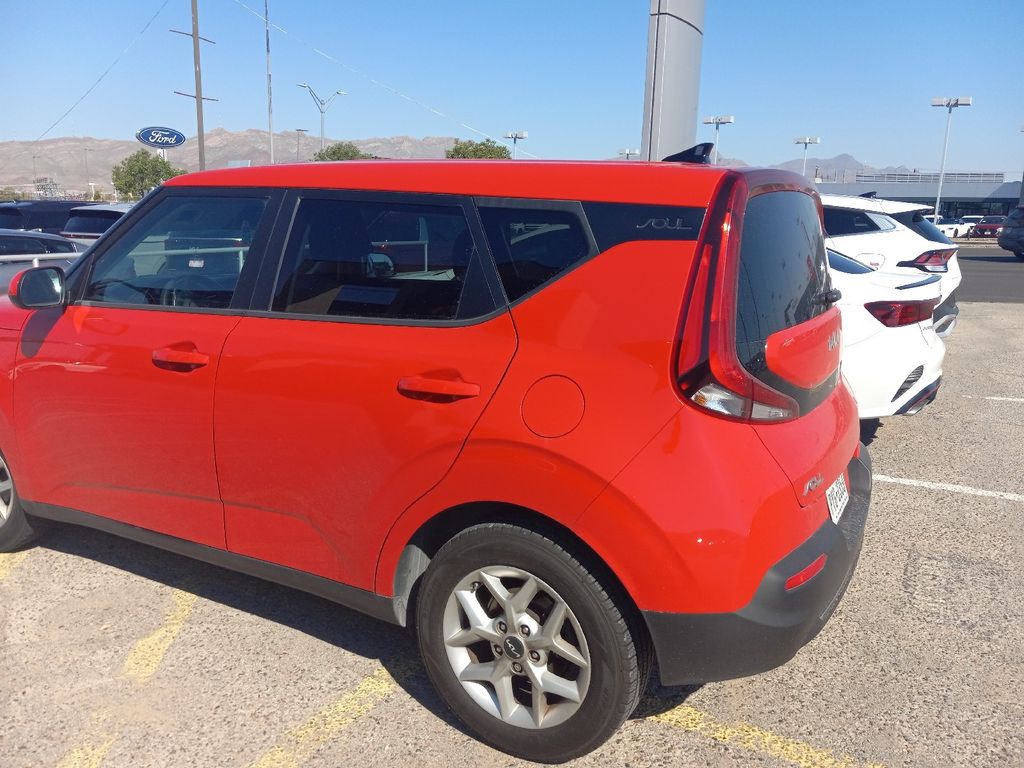 2022 Kia Soul LX photo 4
