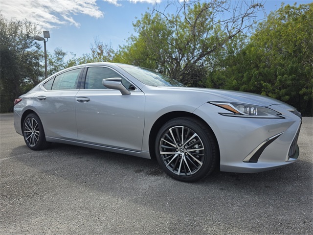 2025 Lexus ES 350's photo