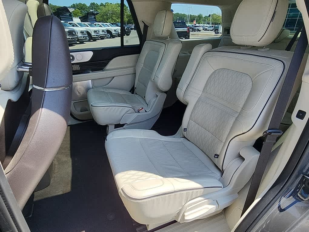 2022 Lincoln Navigator Black Label photo 7