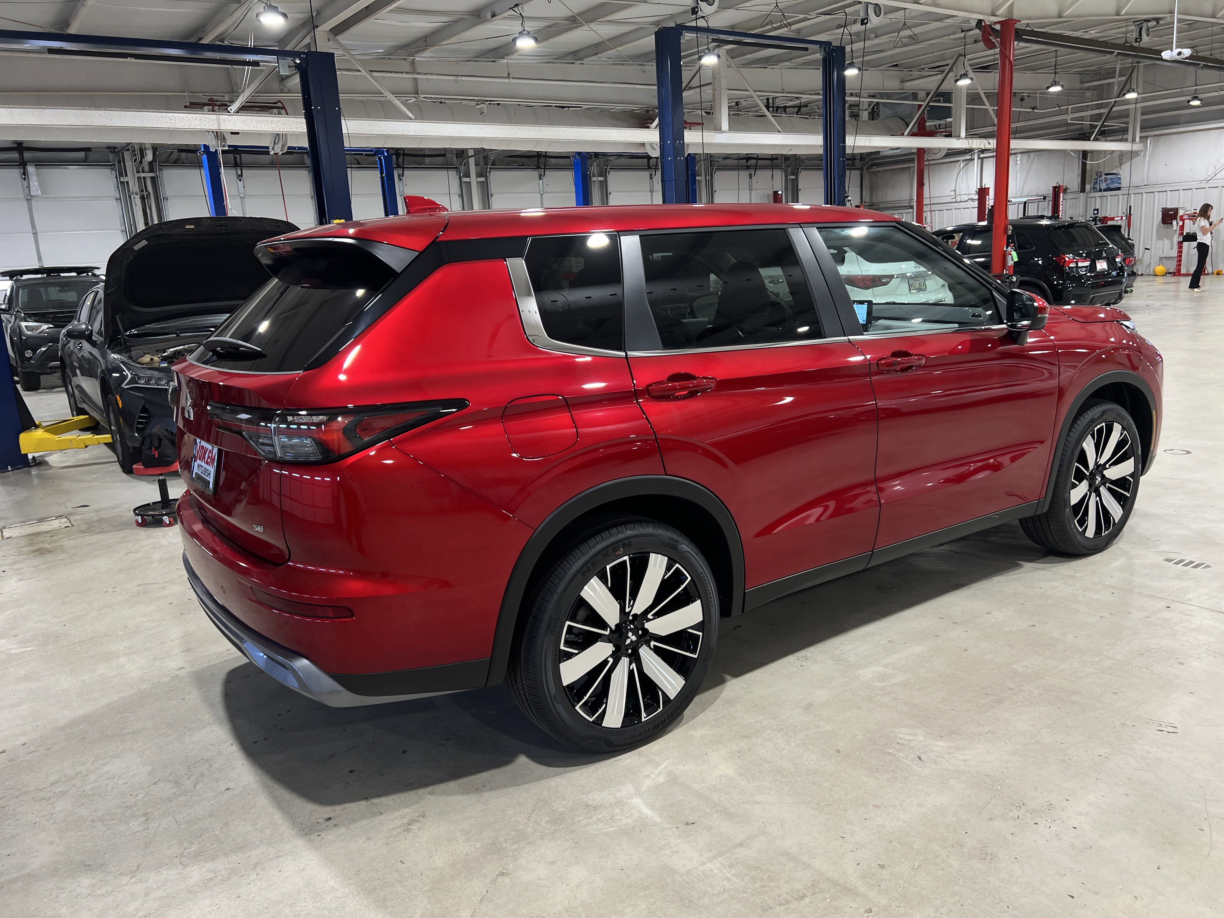 2025 Mitsubishi Outlander SE photo 5