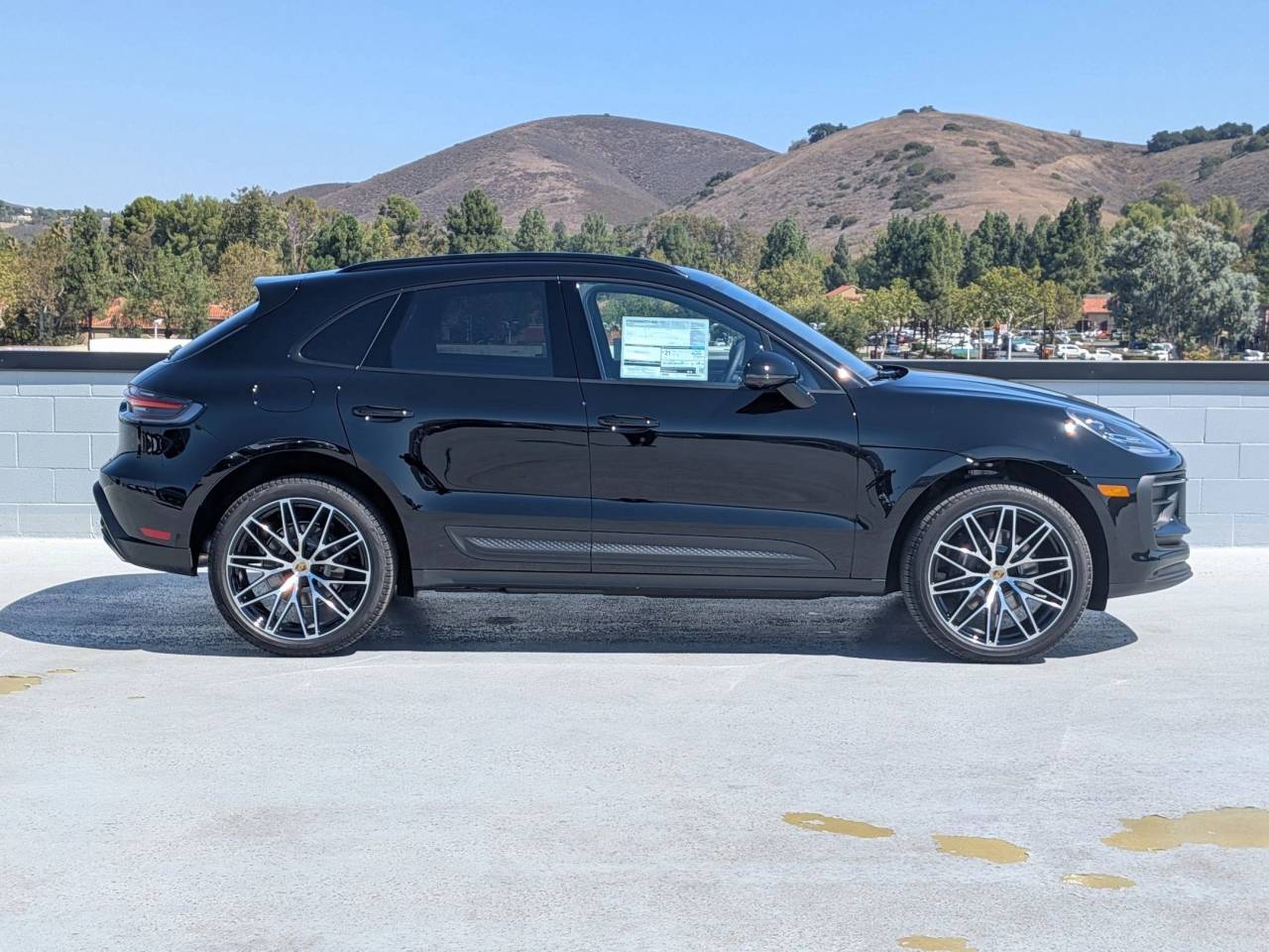 2026 Porsche Macan T photo 8