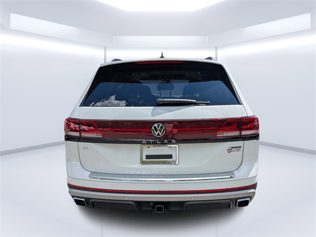 2025 Volkswagen Atlas Peak Edition SE photo 3