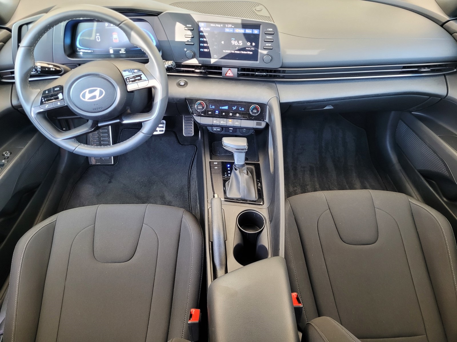 2025 Hyundai Elantra SEL Sport photo 10