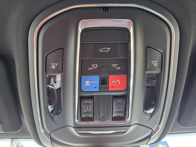 2025 Jeep Grand Cherokee Altitude photo 16