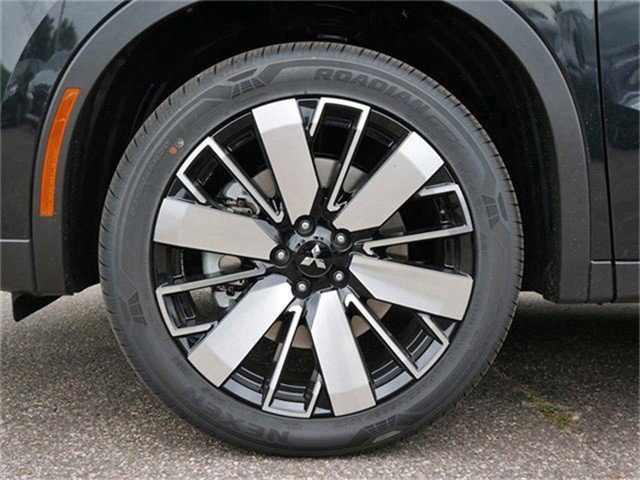 2025 Mitsubishi Outlander SE photo 2
