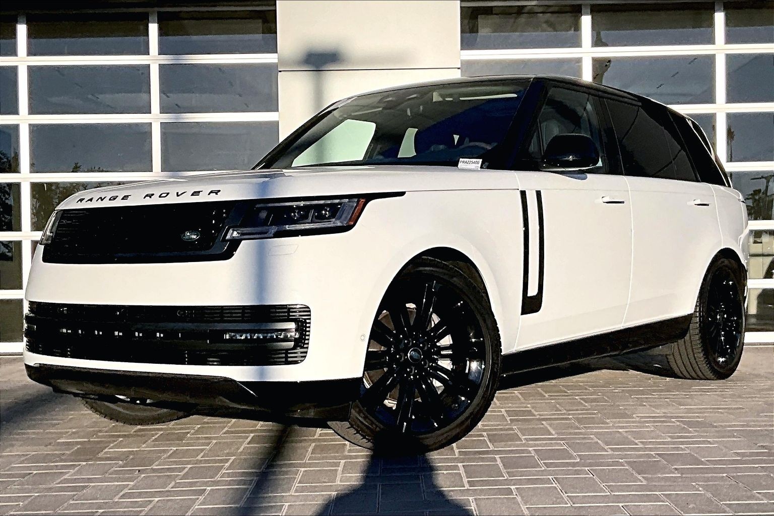 2024 Land Rover Range Rover SE's photo