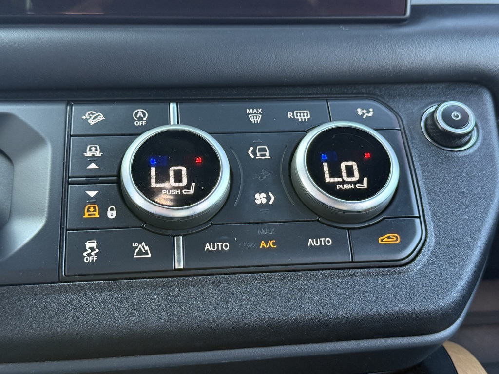 2023 Land Rover Defender 110 photo 22