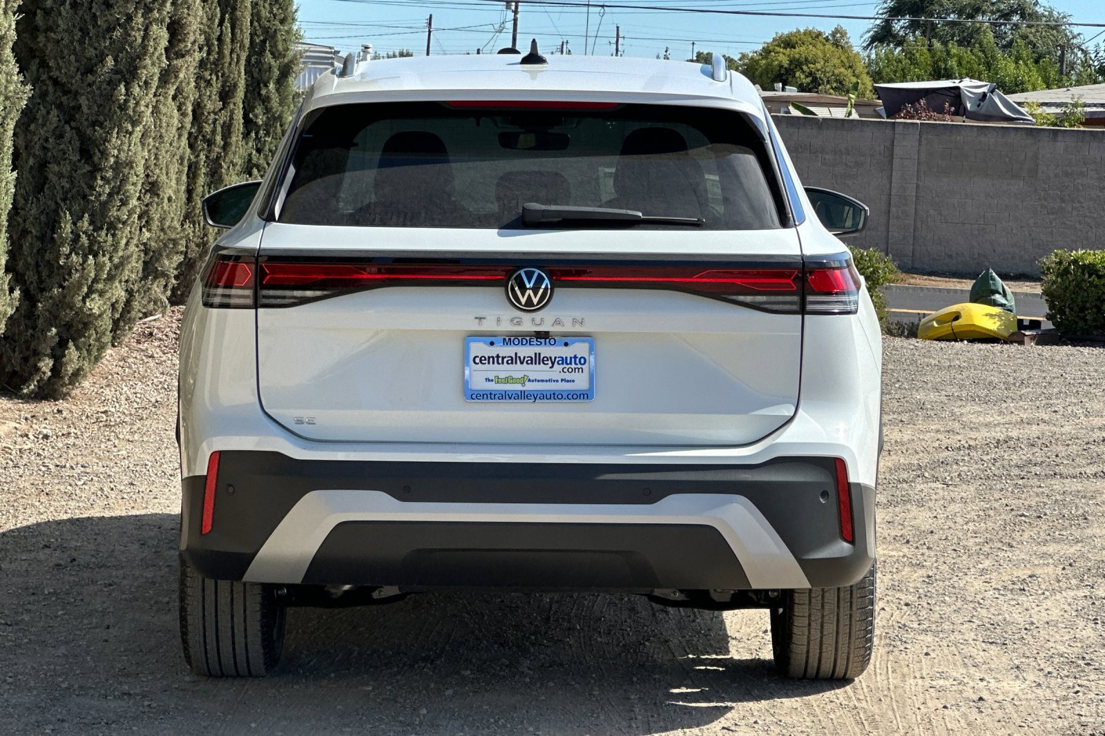 2025 Volkswagen Tiguan SE photo 3