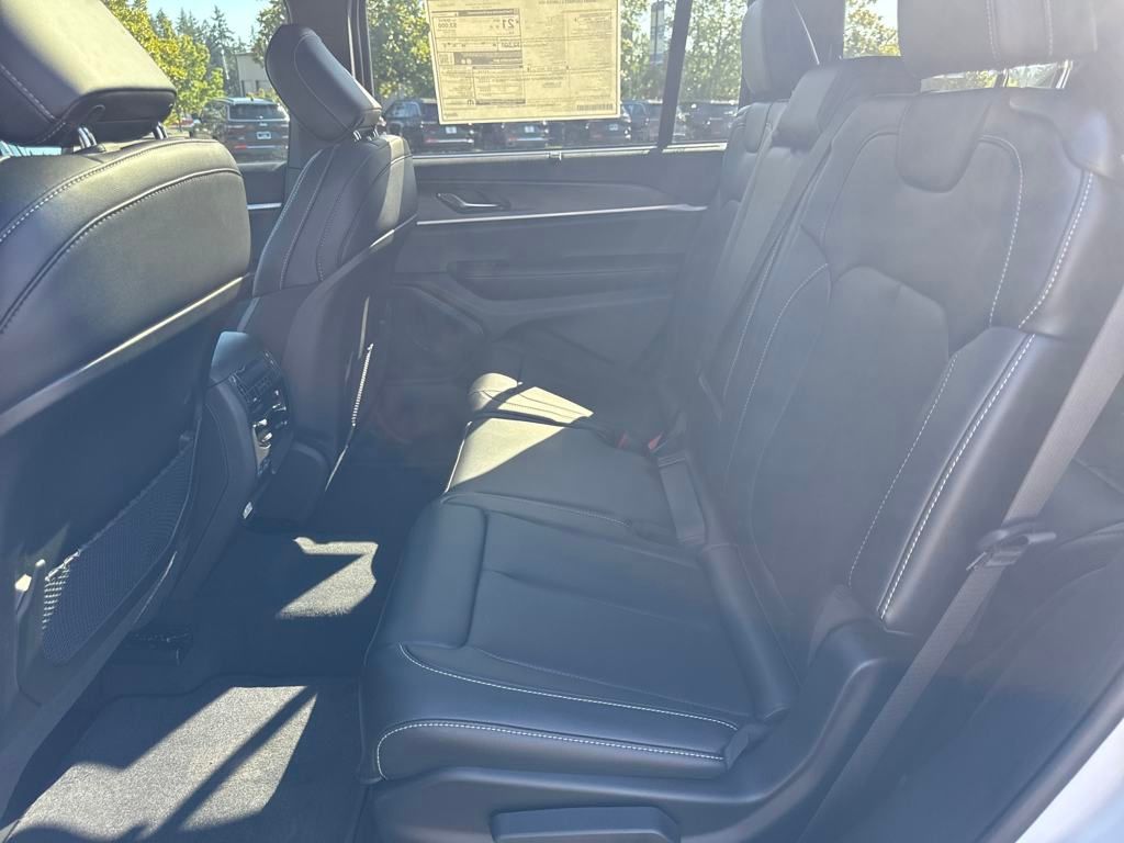 2025 Jeep Grand Cherokee Limited photo 24
