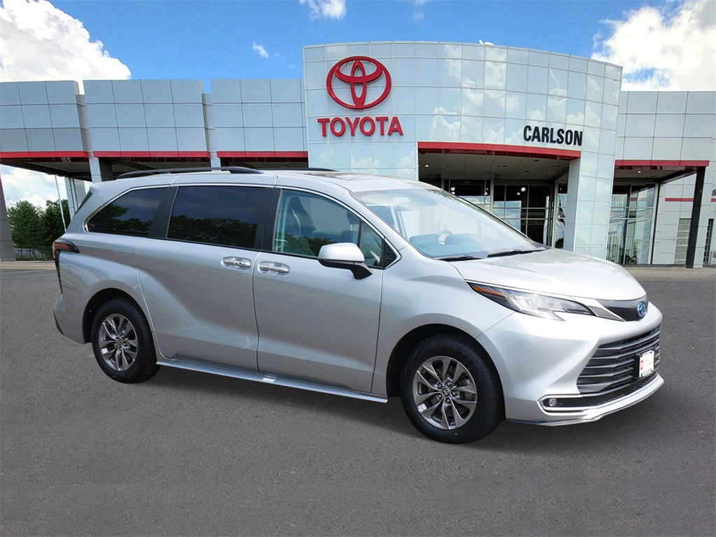Used 2023 Toyota Sienna XLE with VIN 5TDYRKEC8PS160271 for sale in Minneapolis, Minnesota
