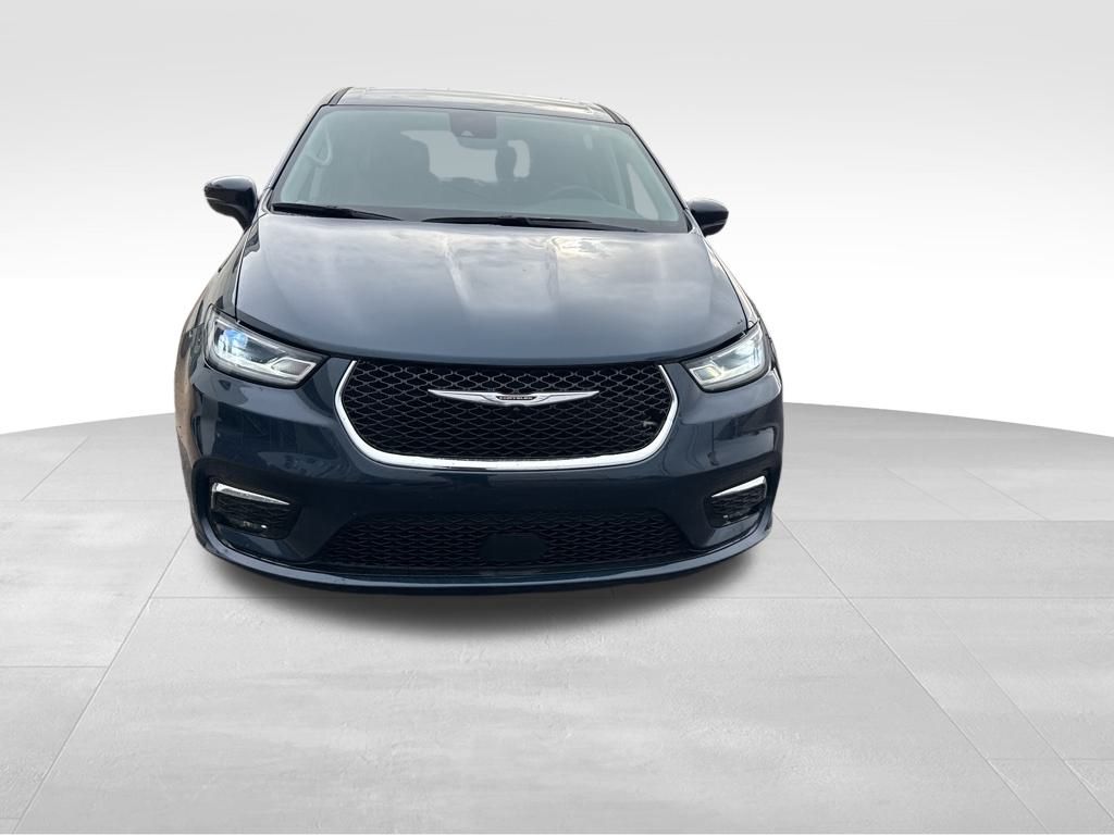 2023 Chrysler Pacifica Touring L photo 2