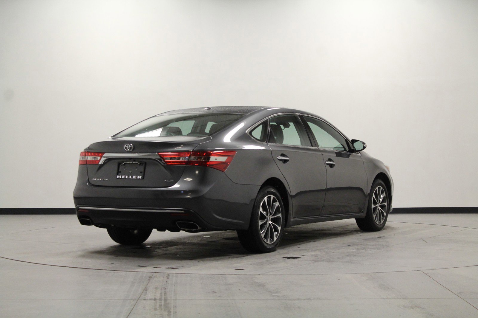 2018 Toyota Avalon Limited photo 3