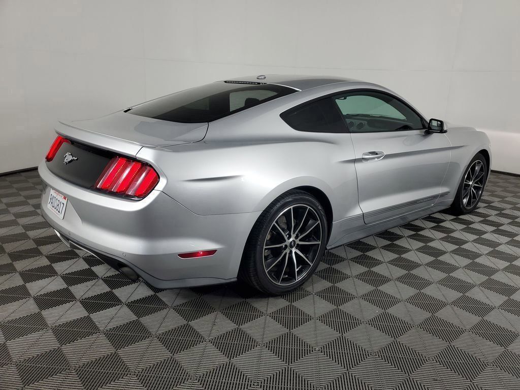 2017 Ford Mustang EcoBoost Premium photo 4