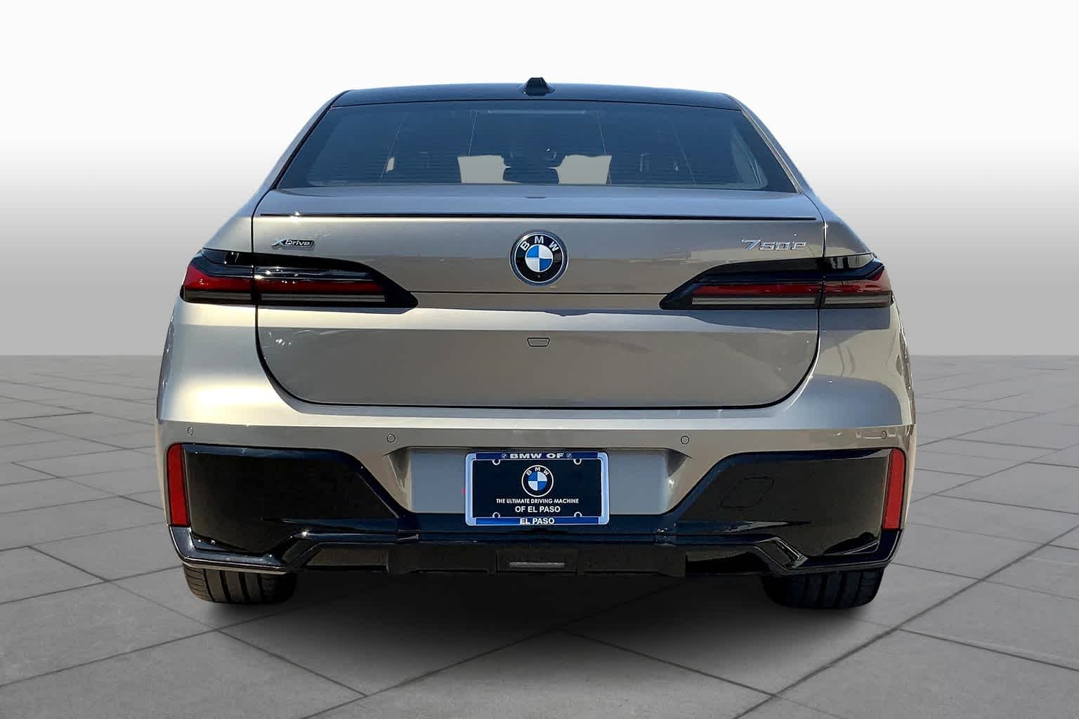 2025 Bmw 750e 750e xDrive photo 4