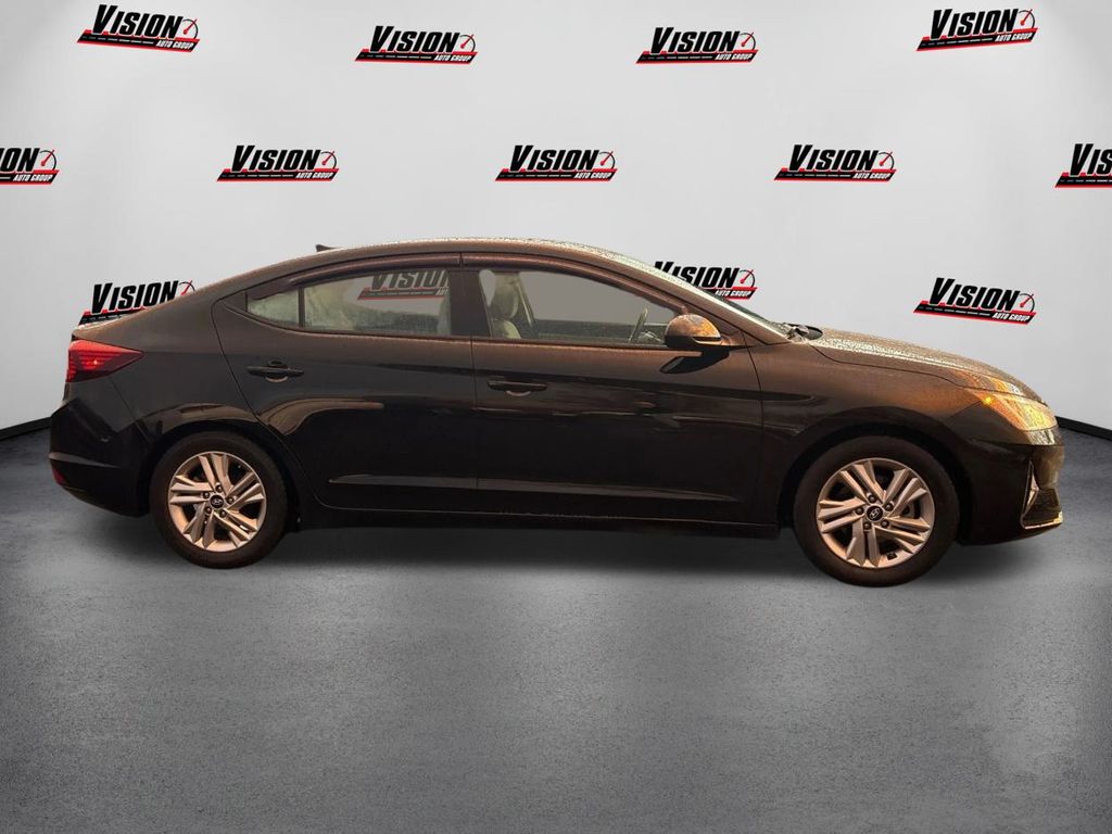 2019 Hyundai Elantra Value Edition photo 2
