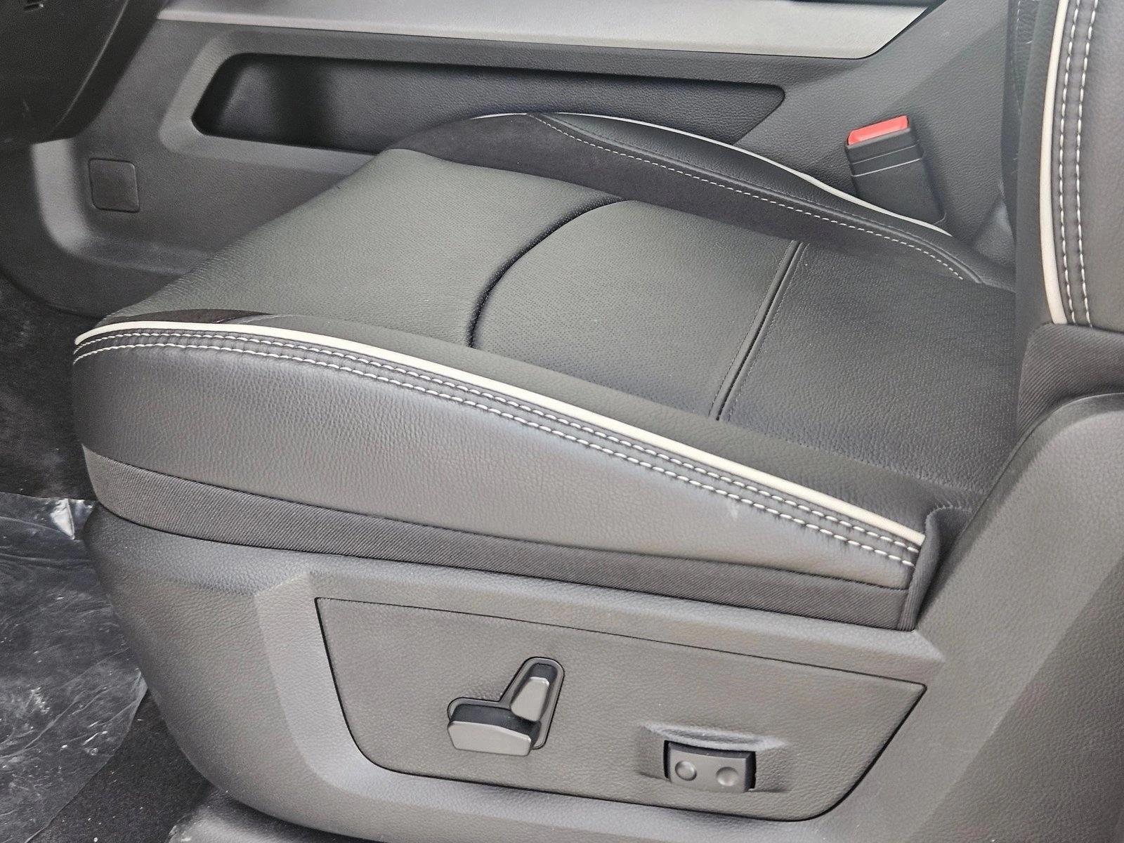 2025 Ram 3500 Laramie photo 4