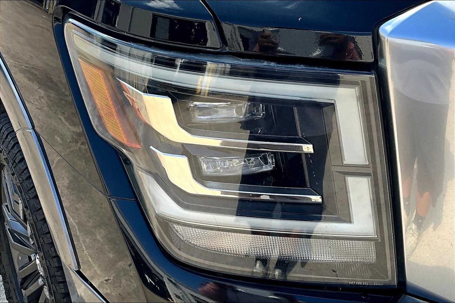 2020 Nissan Titan Platinum Reserve photo 25