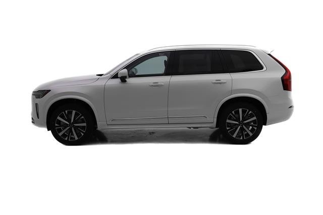2025 Volvo XC90 B5 Core photo 3