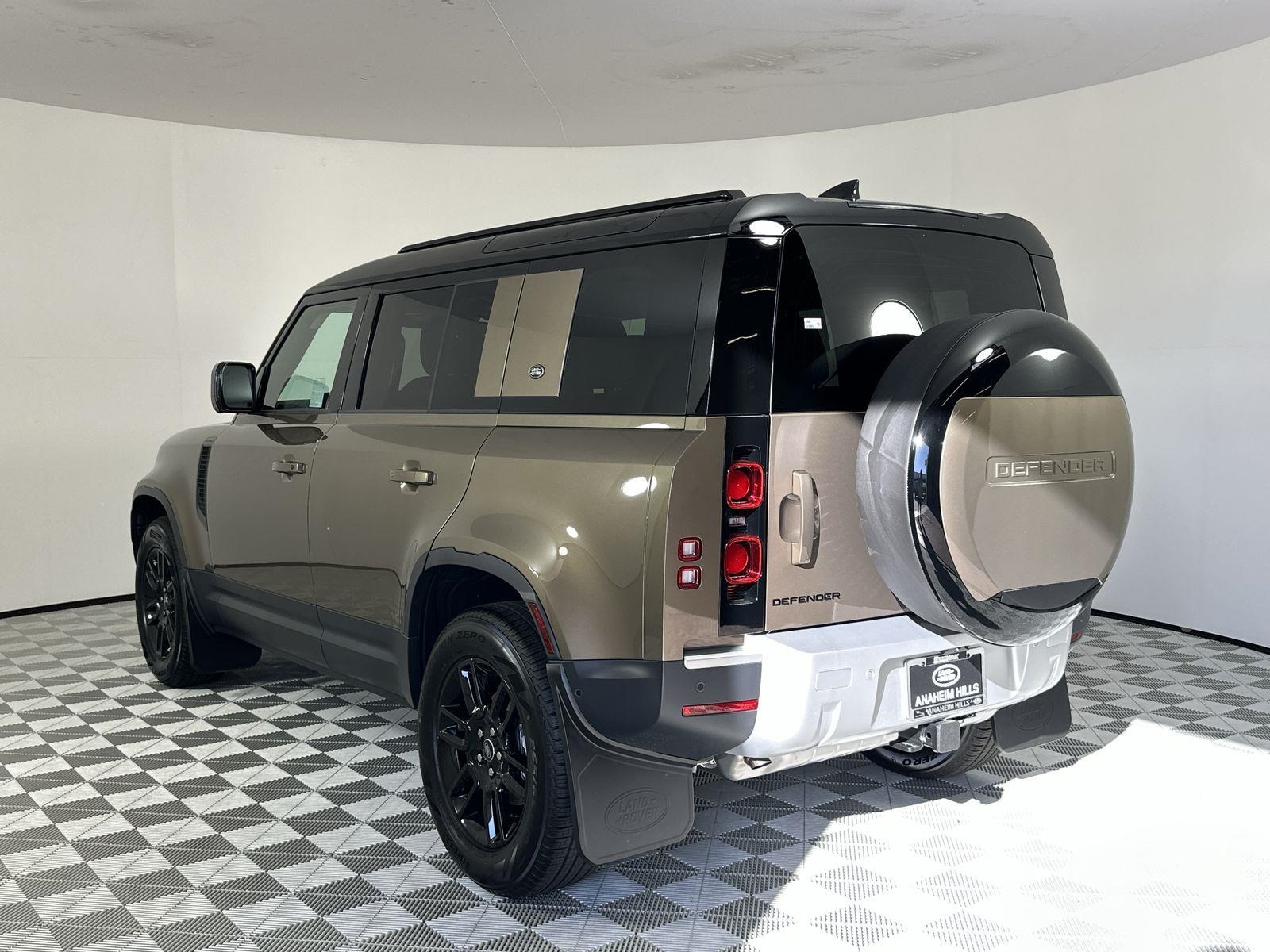 2024 Land Rover Defender 110 S photo 3