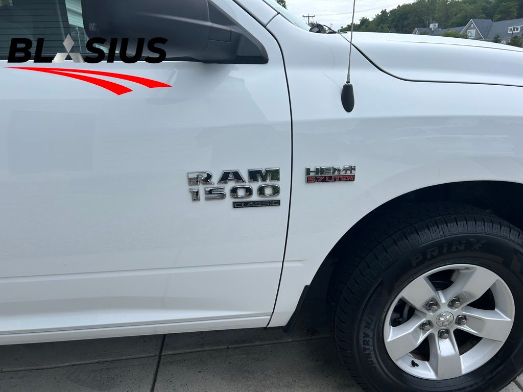 2022 Ram 1500 Classic SLT photo 4