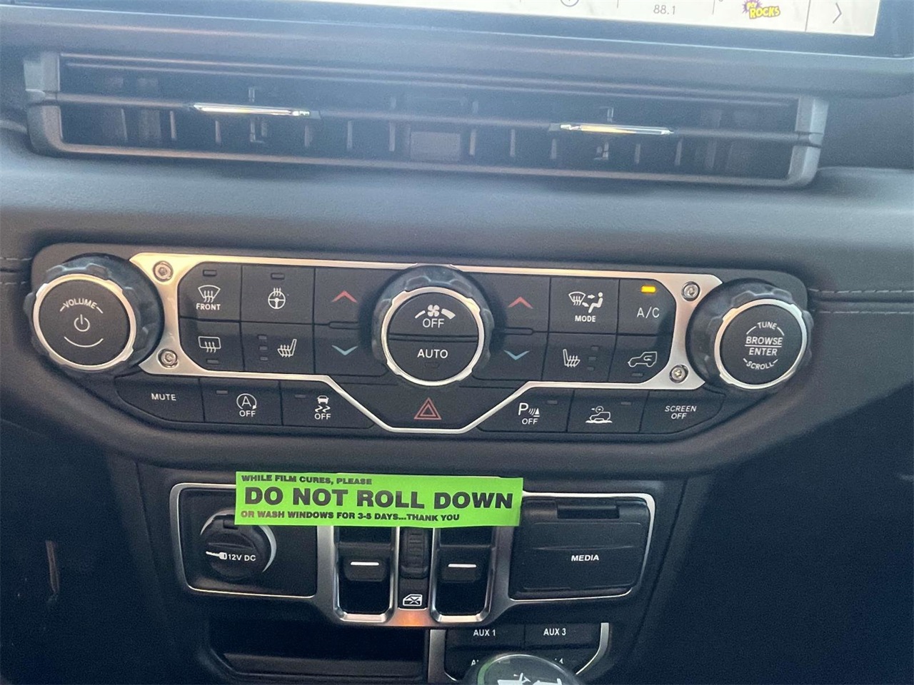 2025 Jeep Wrangler Sahara photo 19