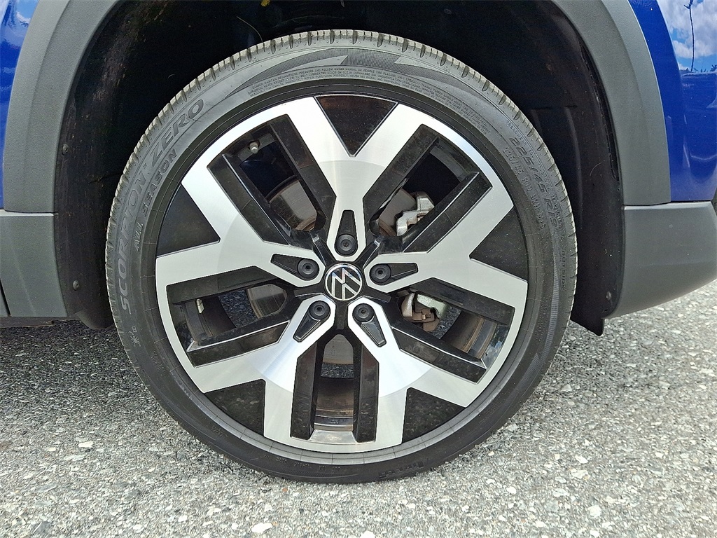 2022 Volkswagen Taos SEL photo 8