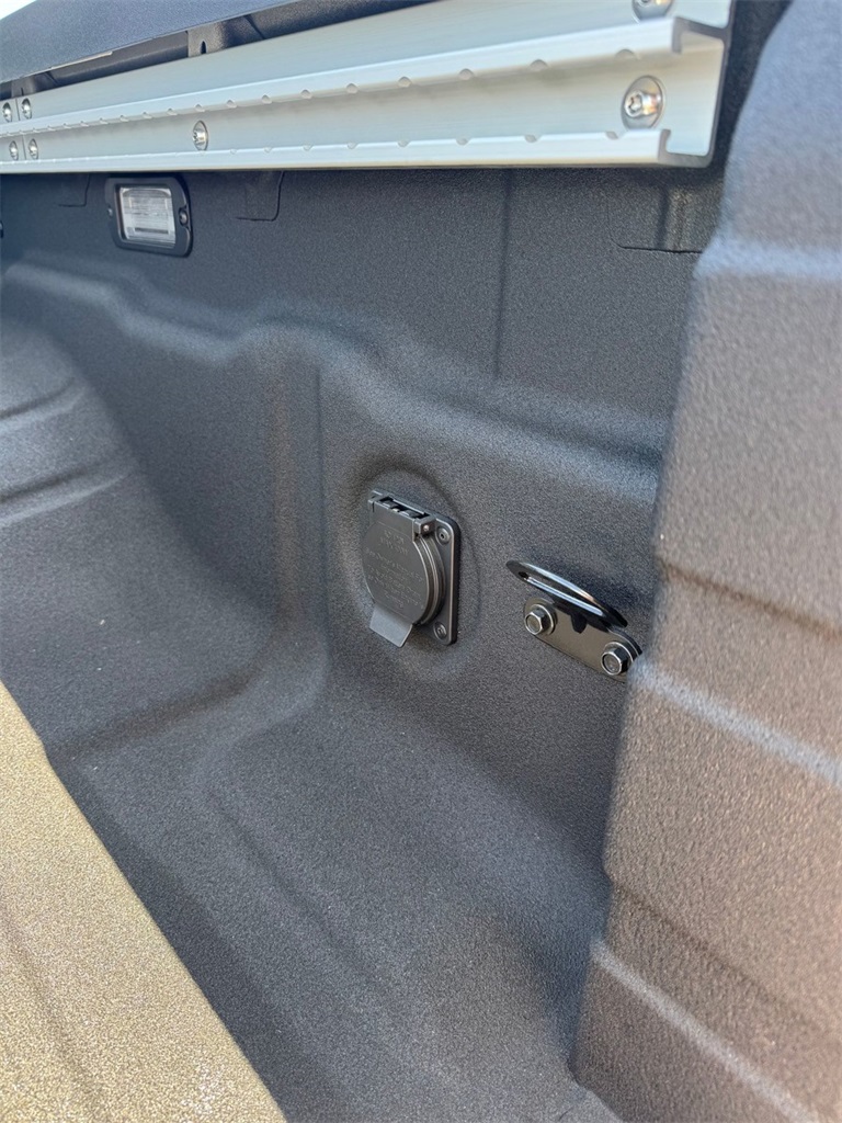 2025 Nissan Frontier Crew Cab SV photo 5