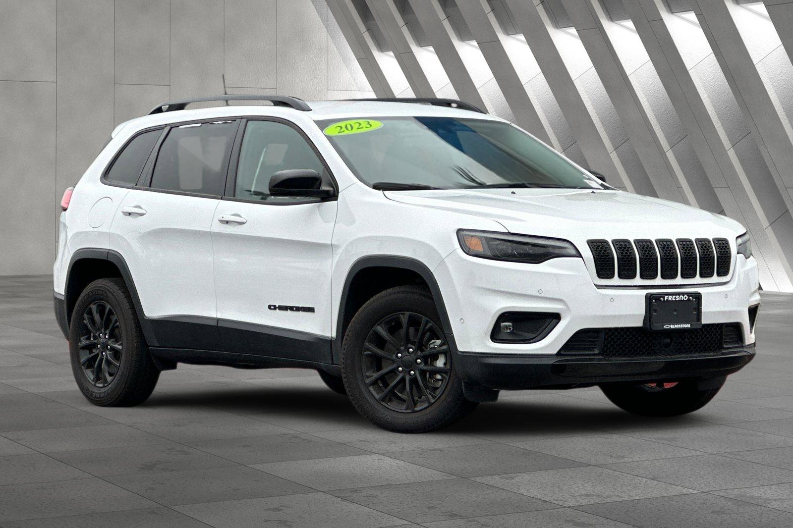 2023 Jeep Cherokee Altitude Lux's photo