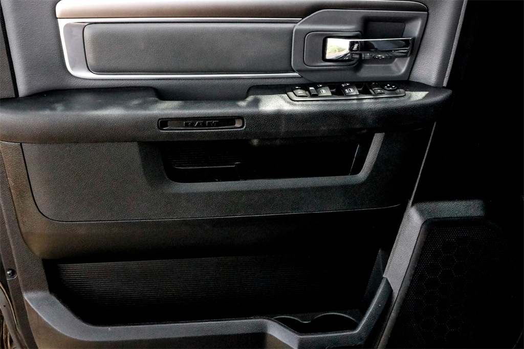 2024 Ram 1500 SLT photo 10