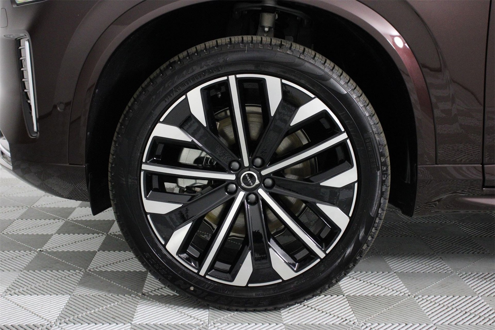 2025 Volvo XC90 B5 Plus photo 12