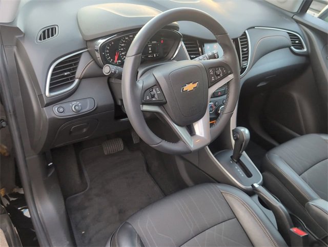 2022 Chevrolet Trax LT photo 2