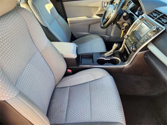 2015 Toyota Camry SE photo 14