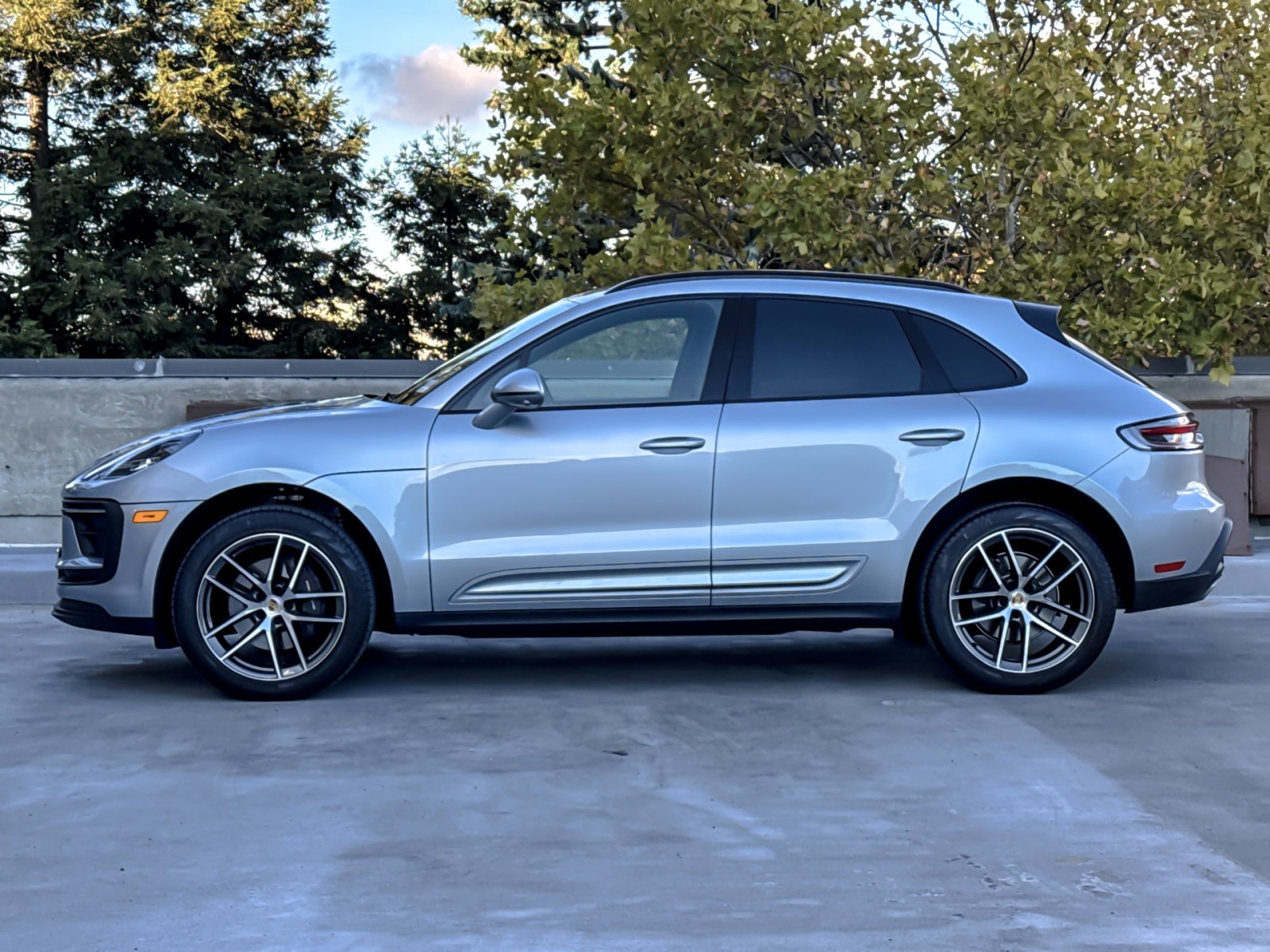 2024 Porsche Macan photo 3