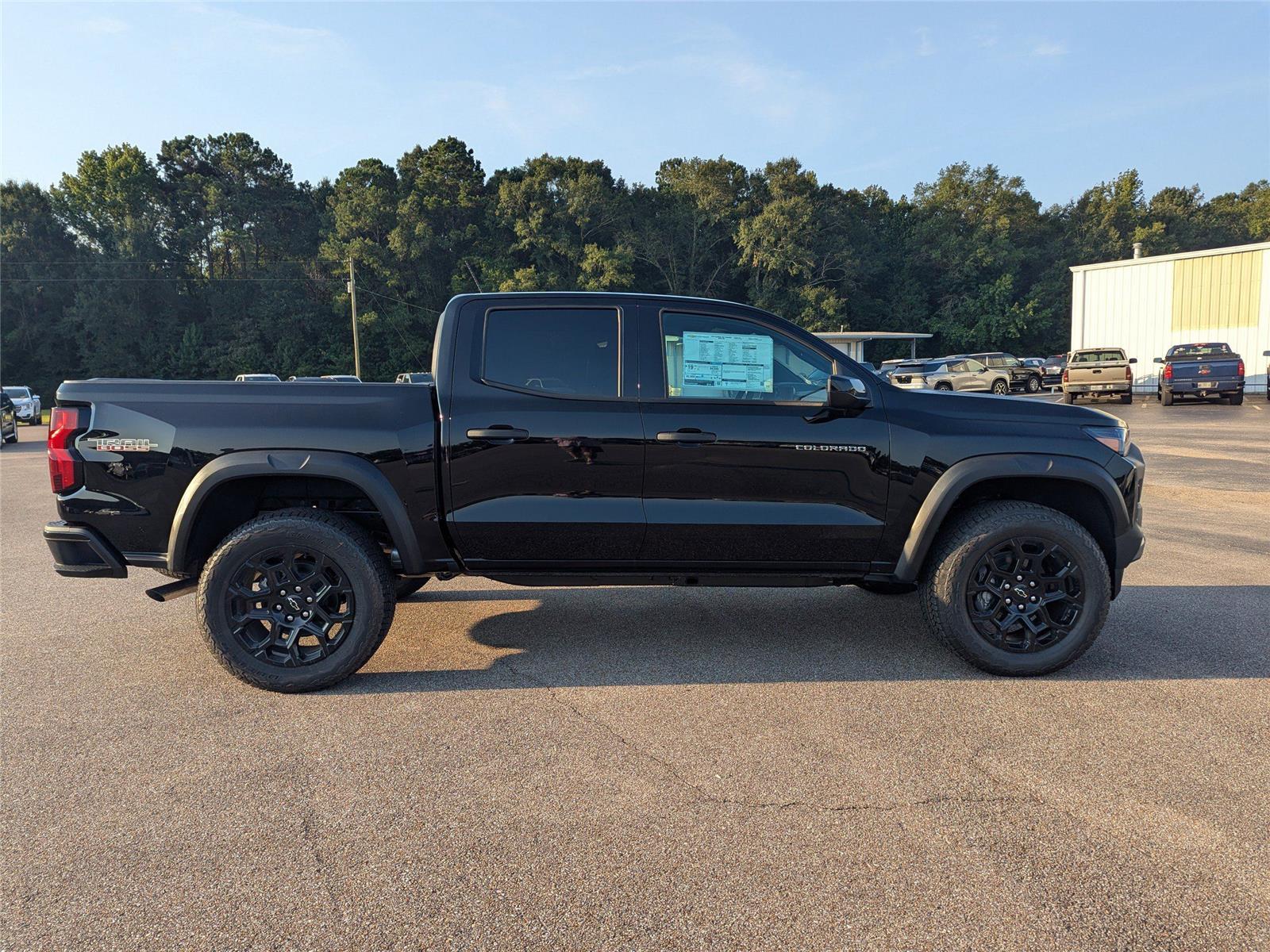 2026 Chevrolet Colorado Trail Boss photo 2