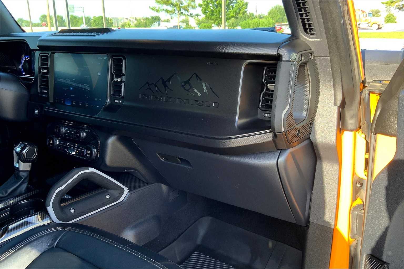 2021 Ford Bronco First Edition photo 17