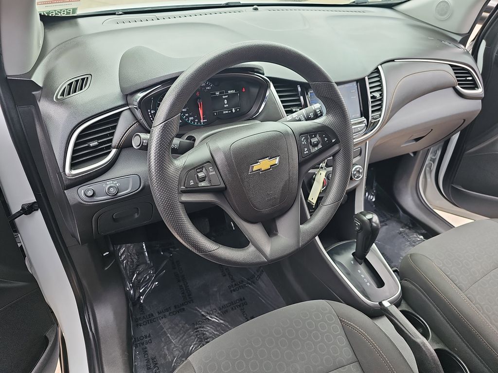 2022 Chevrolet Trax LS photo 15