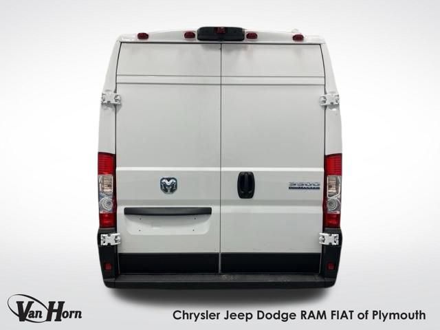 2024 Ram C/V Tradesman photo 16