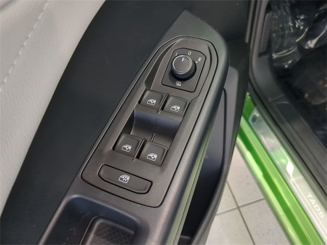 2025 Volkswagen Taos SEL photo 12
