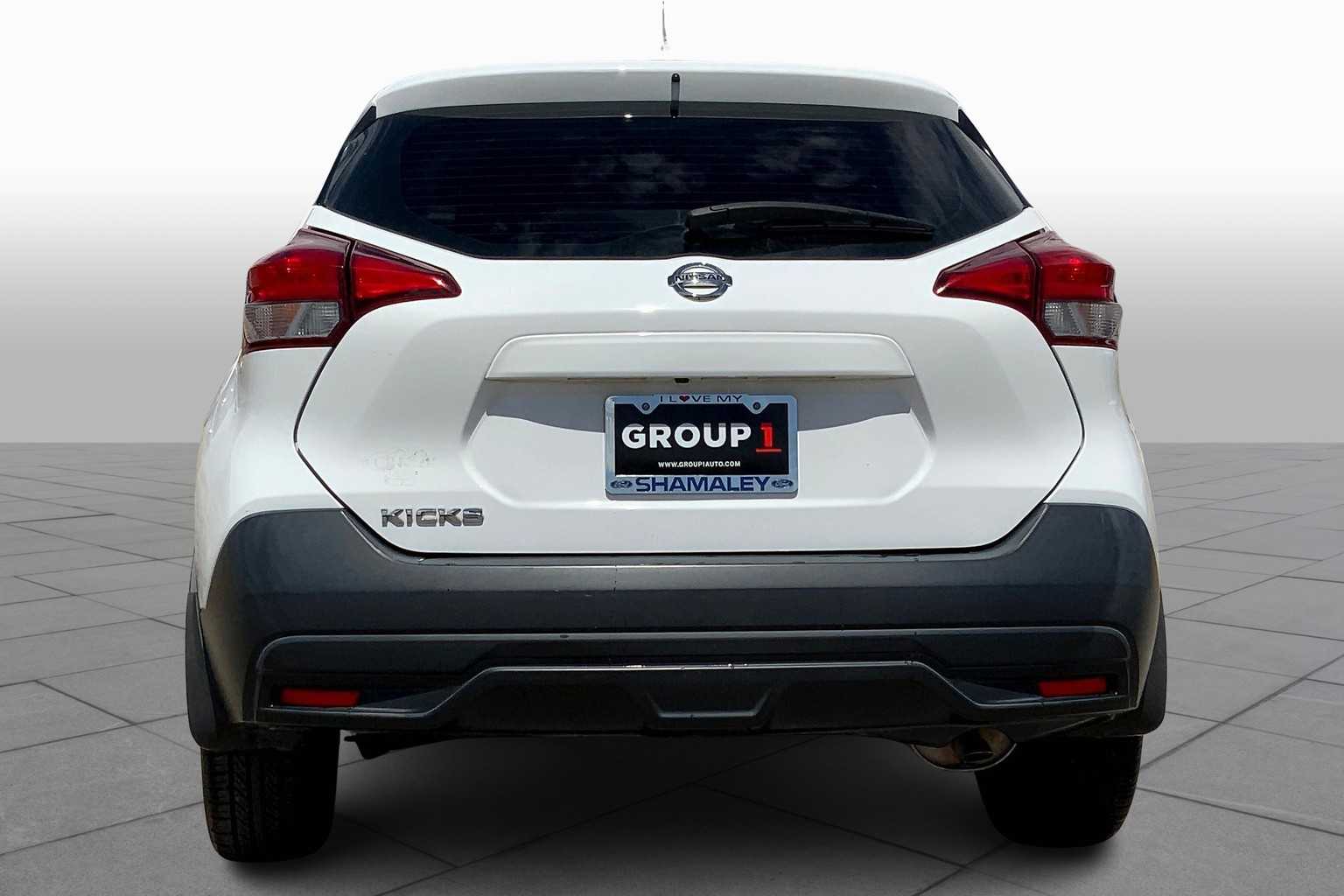 2019 Nissan Kicks S photo 2