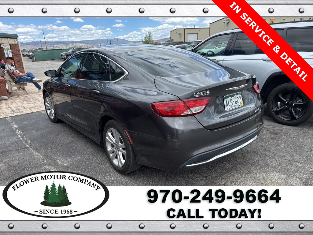 2015 Chrysler 200 Limited photo 4