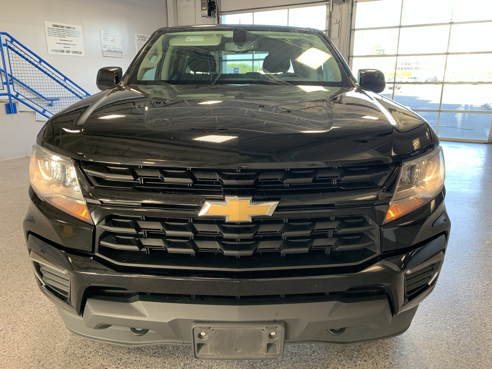 2022 Chevrolet Colorado LT photo 2