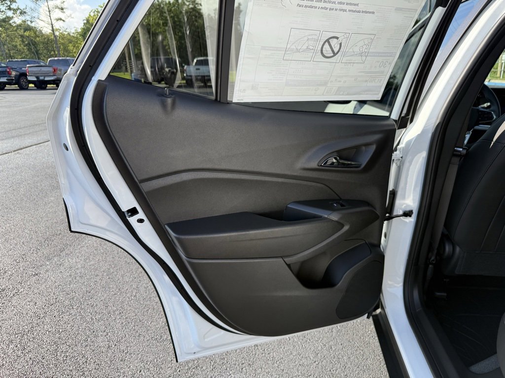 2025 Chevrolet Trax LT photo 12