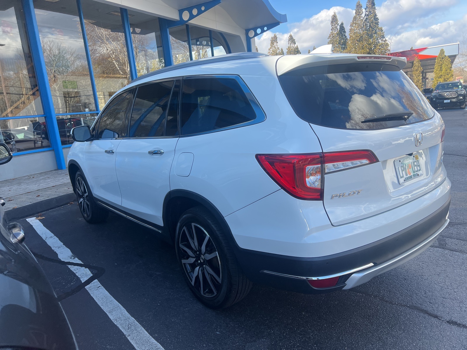 2021 Honda Pilot Touring photo 4