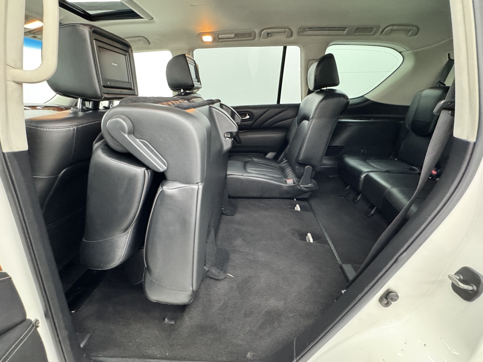 2017 Infiniti QX80 Limited photo 45