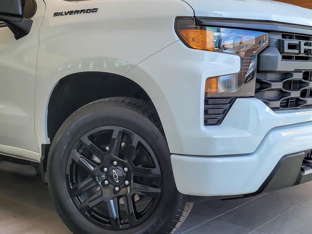 2024 Chevrolet Silverado Custom photo 3