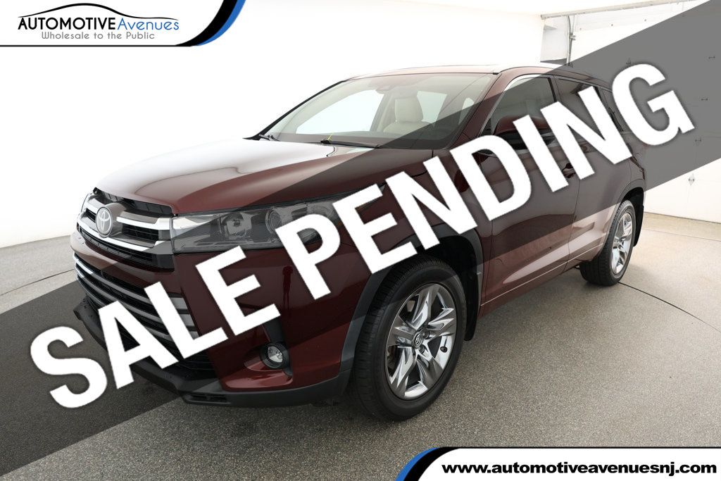 2019 Toyota Highlander Limited Platinum's photo